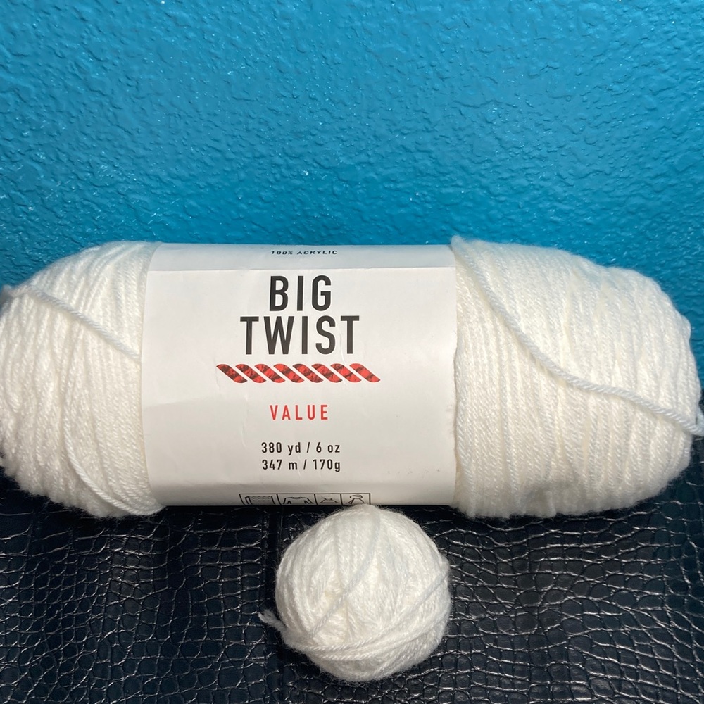 NWT (380 yards) + 23g Big Twist Value Yarn color White 625588‎ MADE IN TURKEY